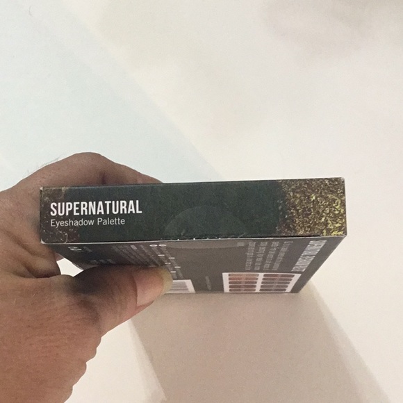 Models own supernatural eyeshadow palette 10 colors included - Picture 2 of 6
